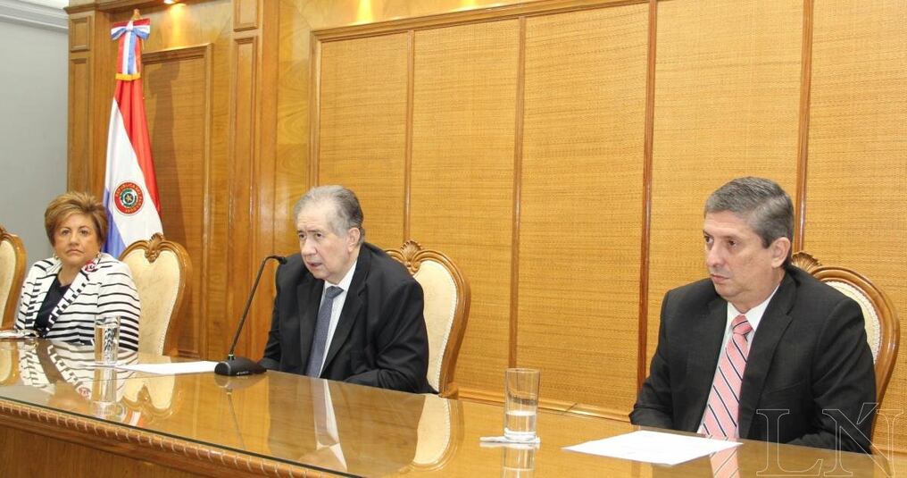 Los ministros del TSJE, María Elena Wapenka, Alberto Ramírez Zambonini y Jaime Bestard. Foto: Archivo.