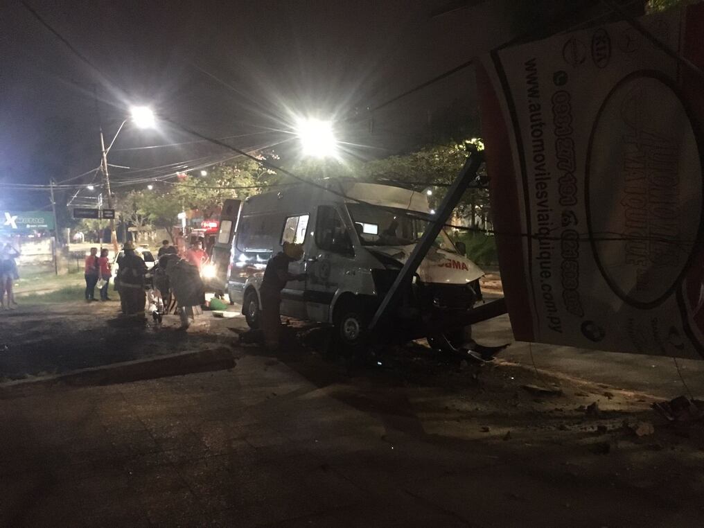 El accidente de esta madrugada se produjo en zona norte de Fernando de la Mora. Foto: @Sofy_Alonzo.