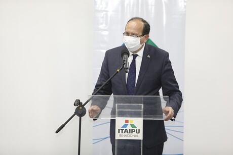 El director paraguayo de Itaipú Binacional, Manuel María Cáceres, accionó ante la Corte para evitar que Contraloría audite los fondos sociales. Foto: Gentileza.