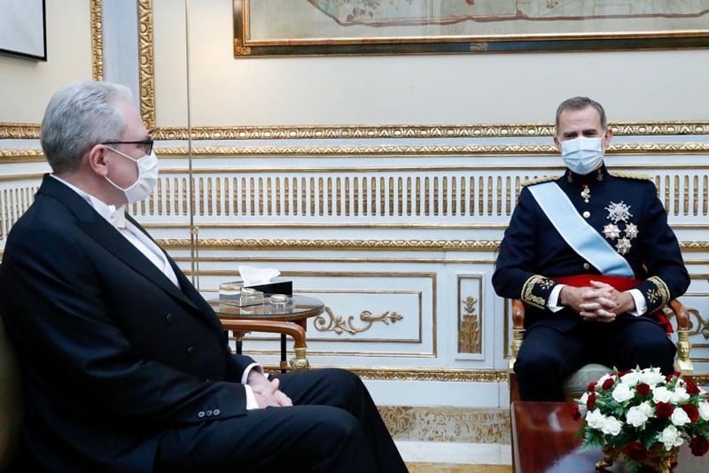 Ricardo Laviero Scavone Yegros junto al Rey de España Felipe VI. Foto: Gentileza.
