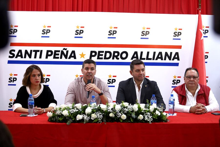 Reparar el avión en vuelo