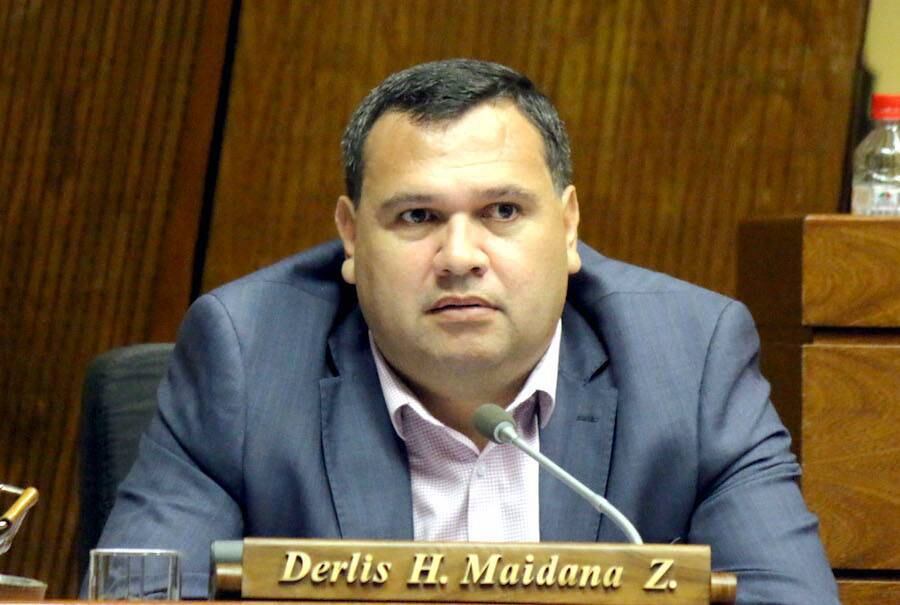 El diputado colorado Derlis Maidana no dejó pasar la sorpresa que le causó la postura de varios de sus colegas, que hasta hace unos días estaban despotricando contra el ministro del Interior Arnaldo Giuzzio. Foto: Archivo.