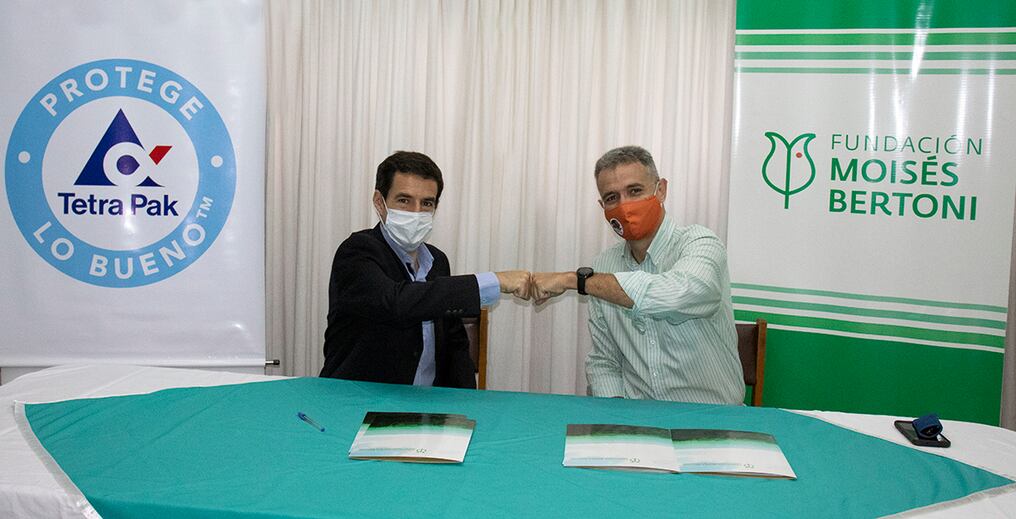 Guillermo Yánez y Yan Speranza rubricaron el convenio entre ambas instituciones. Foto: Gentileza.