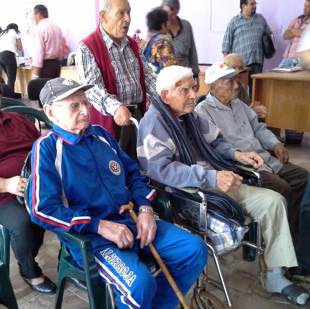 Piden a jubilados no aglomerarse, ya que pueden censarse por varios mecanismos, vía web, a domicilio, o en las oficinas los funcionarios pueden acercarse hasta el auto. Foto: Archivo.