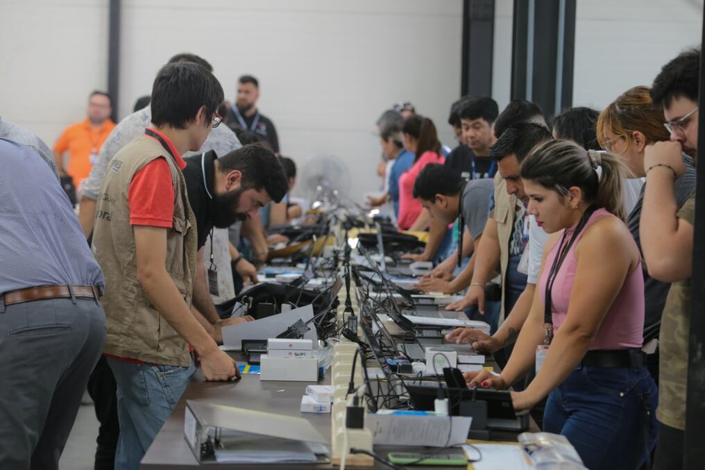 Desde el Tribunal Superior de Justicia Electoral (TSJE), informaron que los equipos usados para la transmisión de los resultados electorales preliminares (TREP), serán distribuidos desde mañana, a partir de las 5:00 en varios puntos del país. Foto: Gentileza.