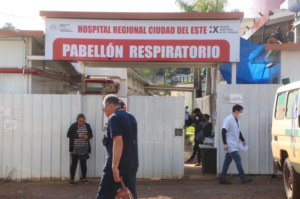 Hoy amaneció con 32 camas ocupadas de las 42 con que cuenta el ala coronavirus del hospital. Foto: Gustavo Galeano.