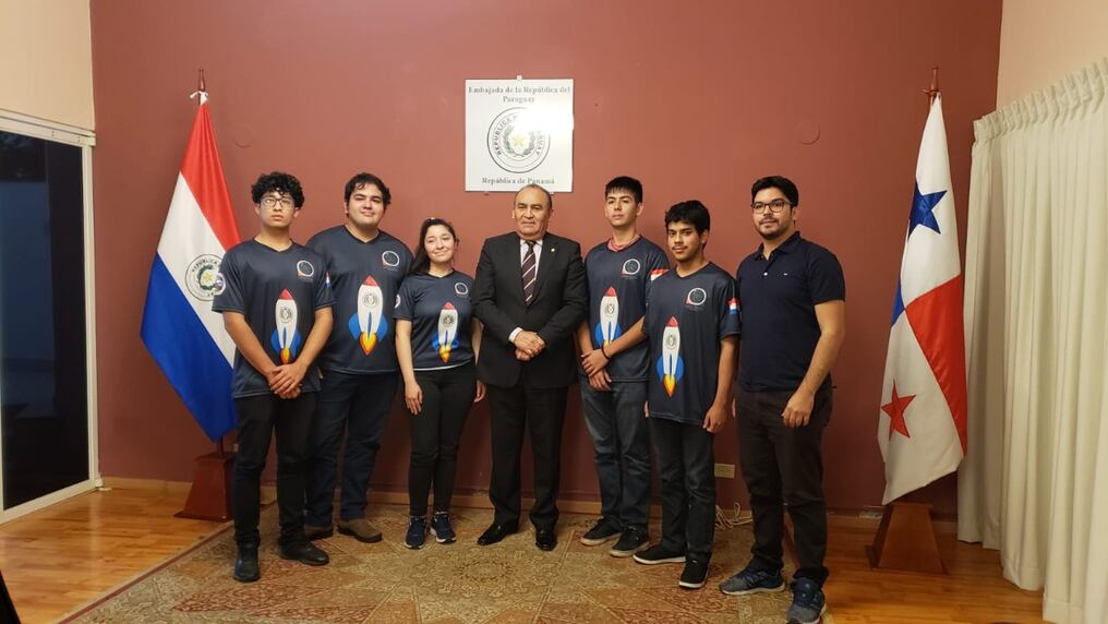 La delegación paraguaya fue recibida por miembros de la embajada del Paraguay, Misión Diplomática encabezada por el embajador Enrique Jara. Foto: Gentileza.