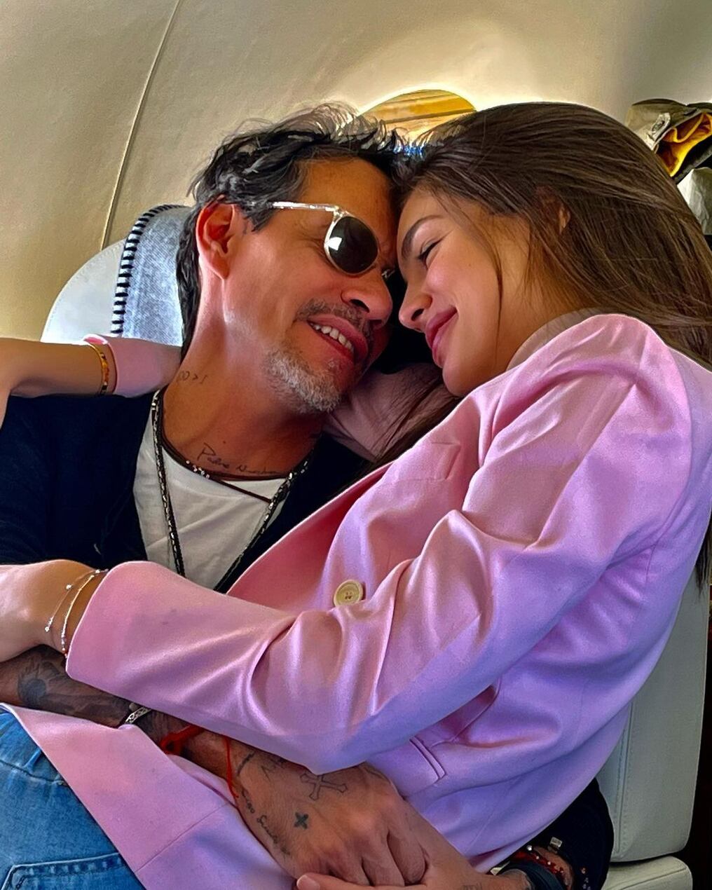 ¡Ya es oficial! Con esta foto, Marc Anthony confirma su relación con la Miss Universo Paraguay Nadia Ferreira. Foto: Gentileza.