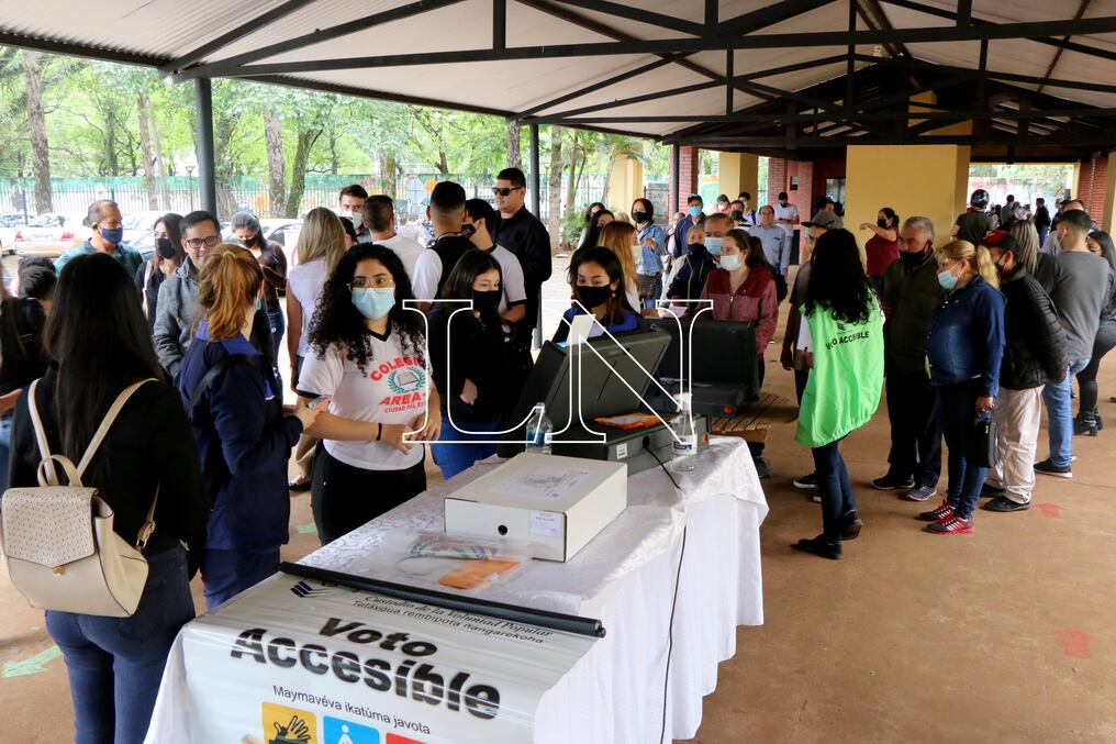 La ANR tenía 11 distritos y aumentó a 13 municipios, pero perdió en las cuatro ciudades cabeceras. Foto: Gustavo Galeano.