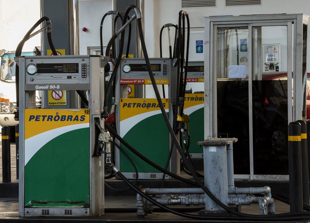 A partir de mañana estarán realizando una disminución de los horarios de servicio en todos los emblemas privados, desde las 14:00 hasta las 6:00 del día siguiente, por un periodo indefinido. Foto: Miguel Rojo.