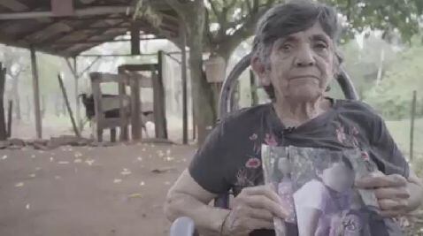 “Es un momento muy difícil, muy duro para nosotros”, dice Mariana de Jesús Ayala de Villalba. Foto: Captura de pantalla.