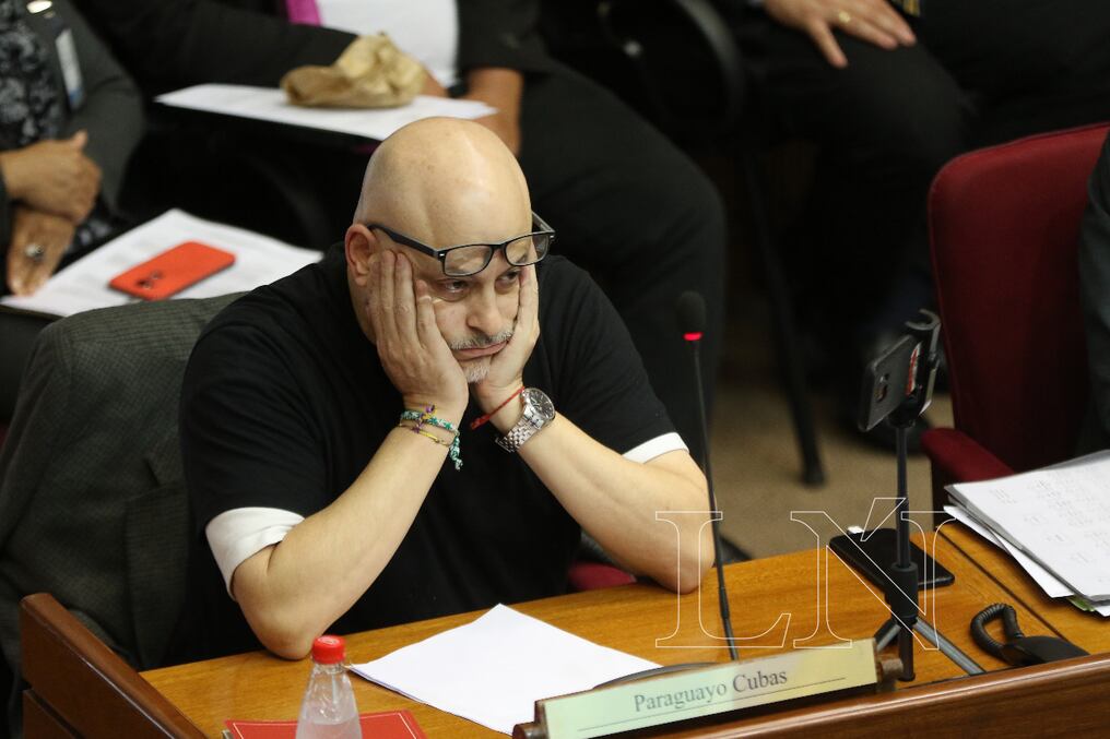 "Yo exijo públicamente que Payo Cubas vuelva a ocupar su banca, quien fue expulsado sin cometer delito alguno", manifestó el senador del PLRA. Foto: Archivo.