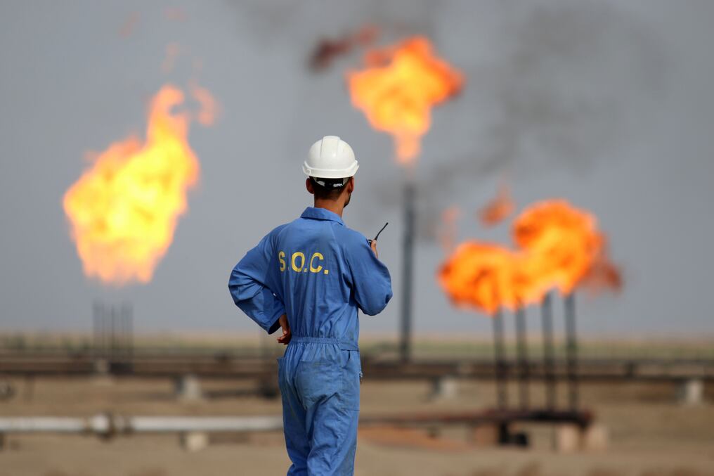 El precio del barril de petróleo superó este jueves los 100 dólares por primera vez en más de siete años, mientras que las bolsas mundiales cayeron. Foto: AFP.