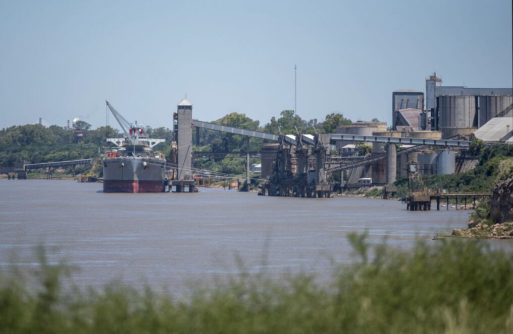 Desde la Dirección General de la Marina Mercante indicaron que el costo del peaje para los armadores paraguayos sería de al menos US$ 40 millones anuales. Foto: AFP.