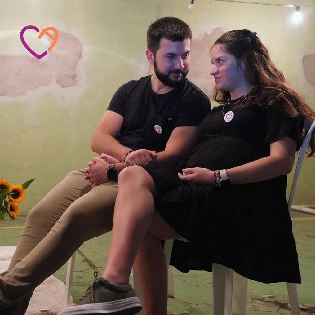 Édgar Armoa y Sirlene Acosta, padres de Candela, iniciaron la campaña Dale Candela en redes sociales para poder pagar una costosa cirugía que debe realizarse su hija en Estados Unidos. Foto: Gentileza.