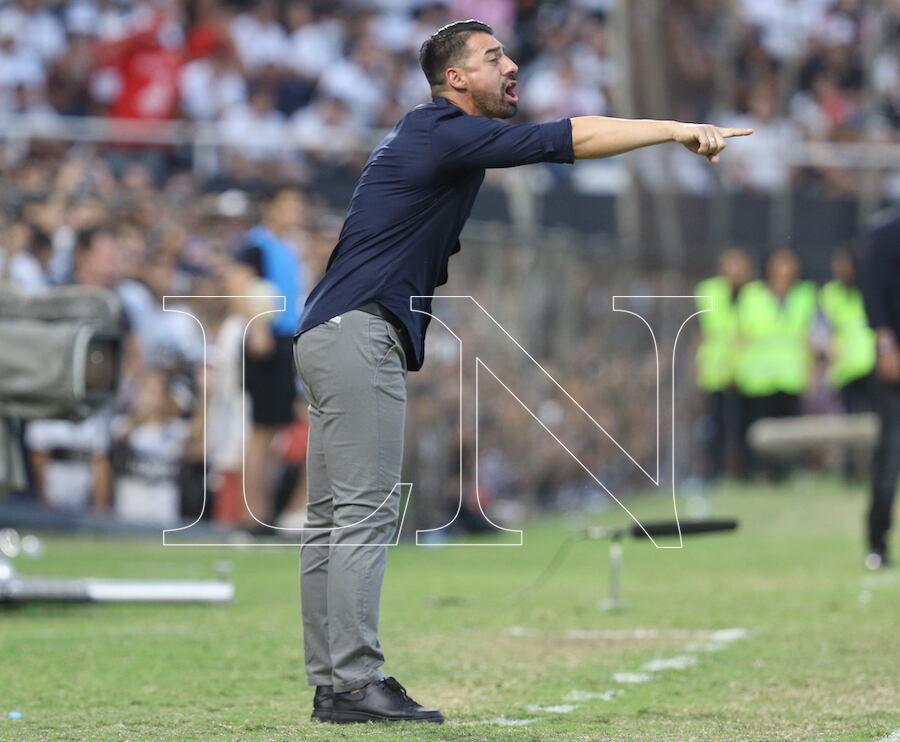 Julio César Cáceres, entrenador de Olimpia.FOTO:NÉSTOR SOTO