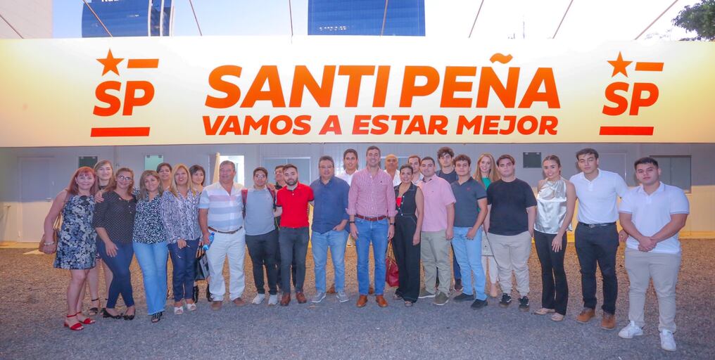 El candidato a presidente de la República Santiago Peña destacó el compromiso de la universidad politécnica para formar a profesionales paraguayos de gran nivel para el país y toda la región. Foto: Gentileza.