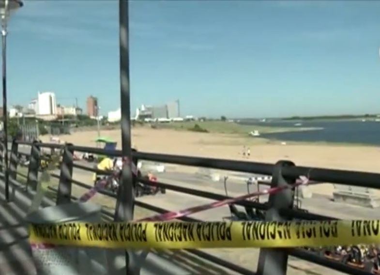 La víctima recibió una fuerte descarga eléctrica luego de recostarse por una columna y el deceso ocurrió en el Hospital de Trauma. Foto: Captura de pantalla.