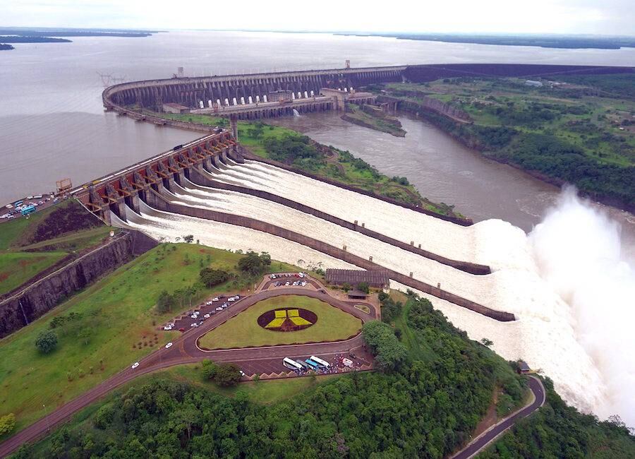 Una vez más, Brasil se mostró superior en las negociaciones sobre la tarifa de Itaipú para el 2023, con el anuncio de una nueva reducción de 39%. Foto: Archivo.