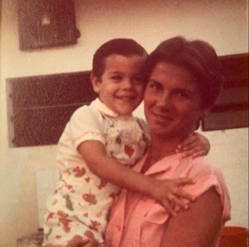 Santiago Peña reflexionó sobre los deseos que tuvo de cambiar su país desde su corta edad en conmemoración del Día del Niño. Foto: Instagram.