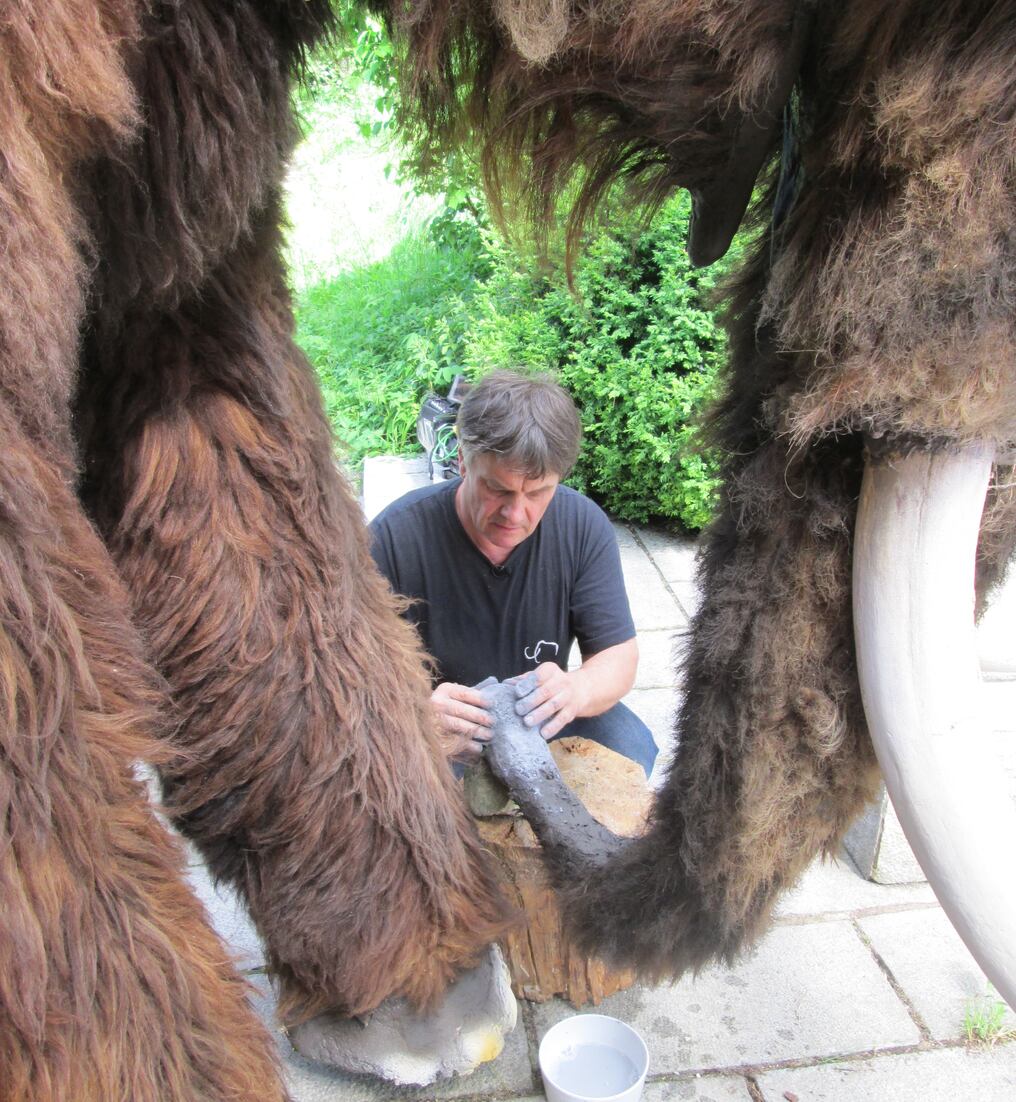 En 1975, Bernard Von Bredow se hizo conocido en Alemania tras descubrir partes de un esqueleto de mamut en Chiemgau (Bavaria). Foto: Gentileza.