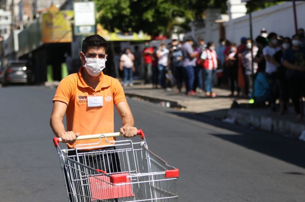 El sector supermecadista local no se puede recuperar por el efecto del contrabando. Hasta hoy sigue luchando contra la competencia desleal, afirman desde la Capasu. Foto Archivo.