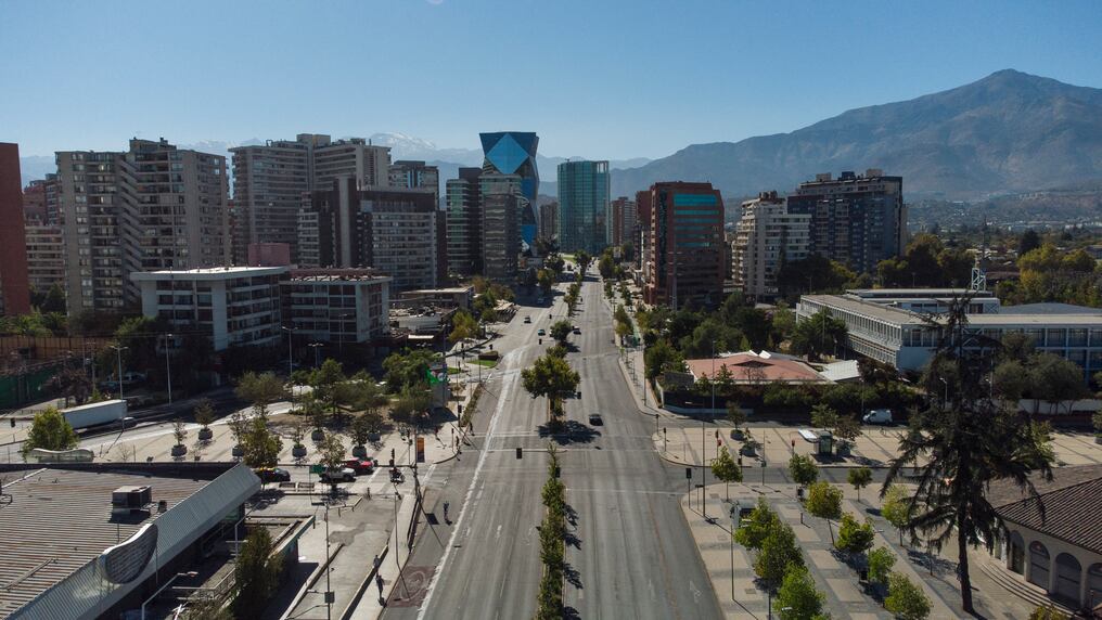 El sostenido aumento de casos que se registra en Chile volvió a superar este sábado los 7.500 contagiados y 66 muertos en las últimas 24 horas. Foto: AFP.
