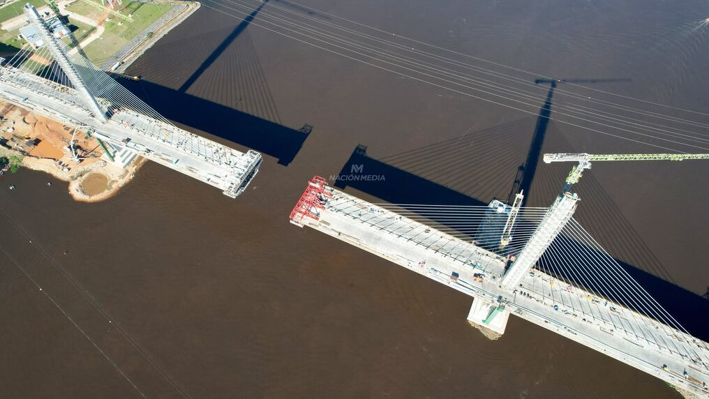 Está previsto que durante su estadía en Paraguay, las delegaciones visiten la monumental obra del Puente Héroes del Chaco que está próxima a culminar. Foto: Christian Meza
