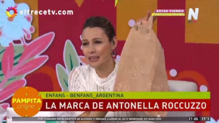 Pampita mostró los regalos durante su programa. Foto: Gentileza.