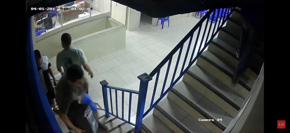 El joven liberal fue uno de los que también estuvo minutos después de la muerte de Rodrigo Quintana moviendo algunos elementos informáticos antes de que llegue la Fiscalía. Foto: Captura de pantalla