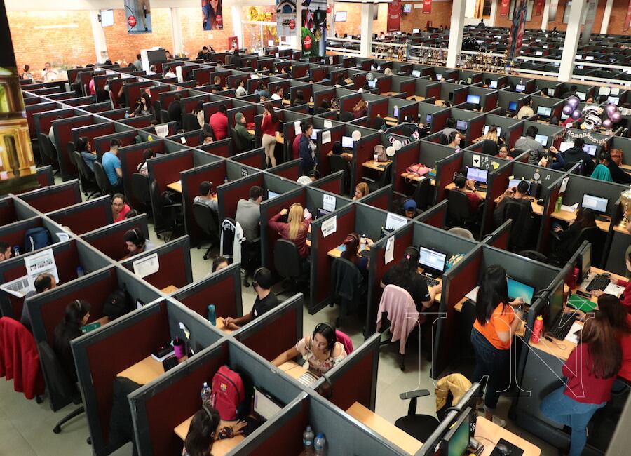 Dentro del sector de contact center y BPO, el 95% de los puestos es ocupado por jóvenes menores de 35 años. Foto: Archivo.