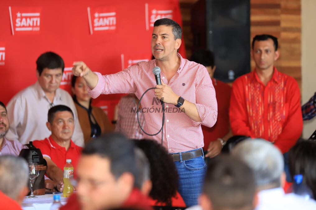 El presidenciable manifestó su deseo de convertirse en el próximo presidente de la República y aseguró que su misión es trabajar en conjunto con el líder del movimiento Honor Colorado, Horacio Cartes. Foto: Jorge Romero.