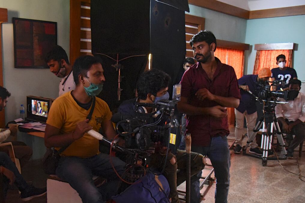 El coronavirus obligó a los productores de películas a hacer una pausa en los rodajes de Bollywood, corazón de la industria del celuloide en hindi. Foto: AFP.