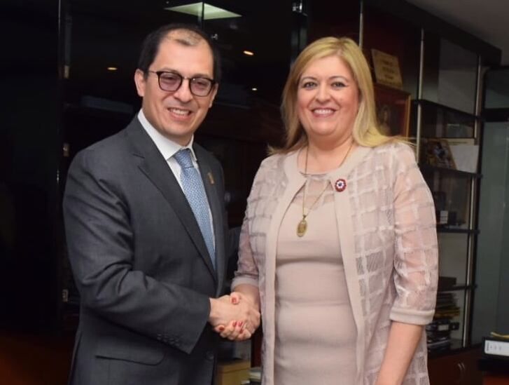 La titular del Ministerio Público - Fiscalía General de la República del Paraguay recibió hoy al jurista colombiano Francisco Barbosa Delgado. Foto: Gentileza.
