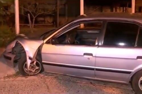 El accidente ocurrió ayer sábado por la noche, sobre la avenida Cacique Lambaré, cuando el conductor identificado Dylán Arévalos, de 25 años, quien dio positivo a la prueba de alcotest. Foto: Captura pantalla.