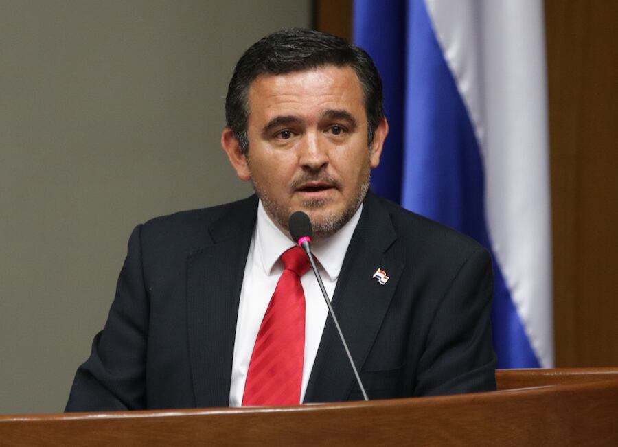 El proyecto de resolución presentado consideraba insatisfactorias las respuestas de Petta, quien fue interpelado la semana pasada por la Cámara Alta tras los cuestionamientos sobre su gestión al frente del MEC durante la pandemia del COVID-19. Foto: Archivo.