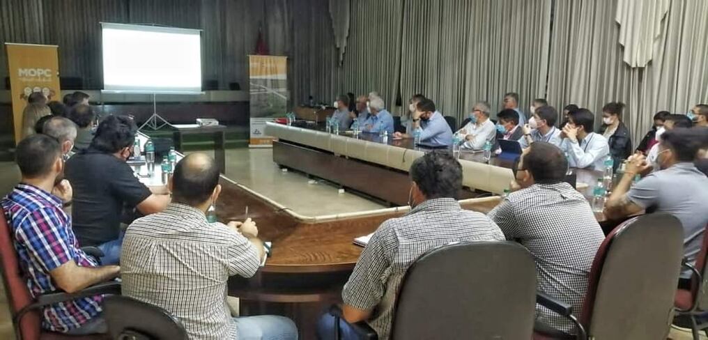 Tuvo lugar una reunión técnica más entre los representantes de la Unidad Ejecutora del Proyecto (UEP), la firma consultora y el consorcio encargado de la construcción del puente entre Paraguay y Brasil de la Ruta Bioceánica. Foto: Gentileza.