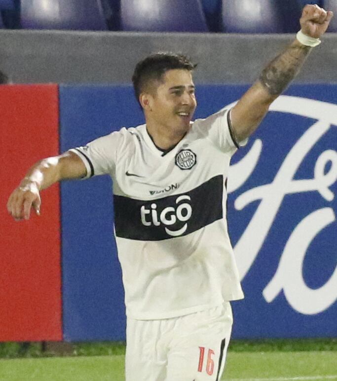 El delantero Guillermo Paiva es la sensación del momento y es la esperanza de gol del equipo de Olimpia. (foto: Néstor Soto)
