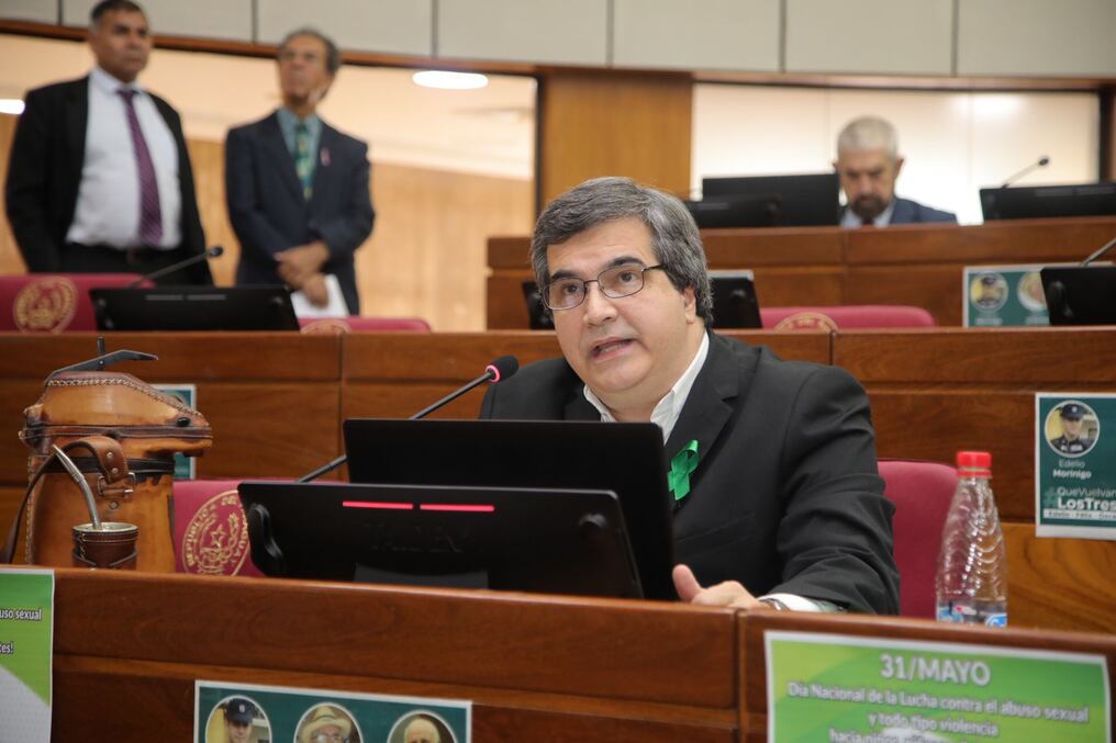 Carlos Filizzola afirmó que el análisis de la situación partidaria del Frente Guasu debe darse en el menor tiempo posible. Foto: Gentileza