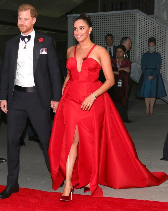 Charlene regresa, alquiler en NY, el vestido “barato” de Letizia y Meghan in red