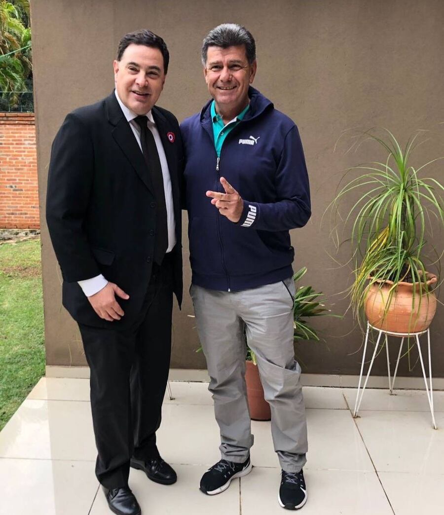 El candidato al Senado José Luis Rodríguez Tornaco cuestionó que no deja de sorprender el sector efrainista y sus aliados, que con tal de ganar hasta hacen alianzas con afiliados al Partido Colorado como Hugo Estigarribia, quien brindó su apoyo a Efraín Alegre. Foto: Gentileza.