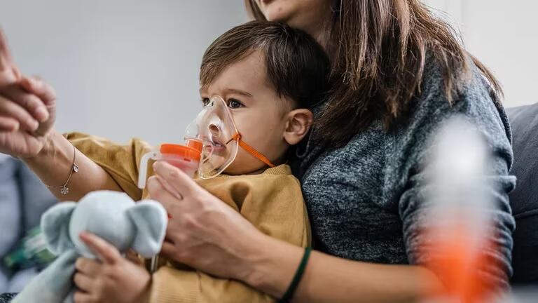 En Argentina, los casos de bronquiolitis están ocupando un 50 % de las camas de internación de los hospitales pediátricos. Foto: Ilustrativa