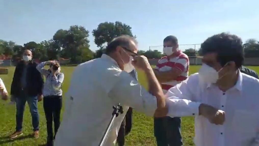 El intendente violó la cuarentena para acudir a un acto público y puso en riesgo a otras personas. Foto: Captura de pantalla