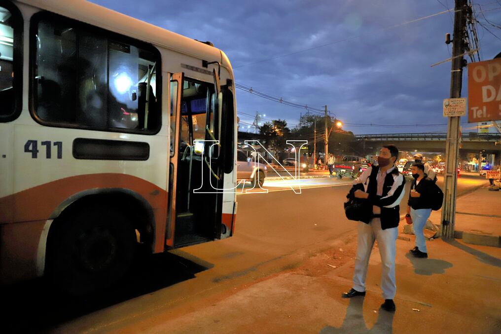 Desde el Centro de Empresarios del Transporte de Área Metropolitana (Cetrapam) exigieron al Gobierno que sea inflexible en el control y aplicación de multas de buses que circulen sin el sistema de billetaje electrónico desde el próximo viernes 23 de octubre. Foto: Archivo/Jorge Romero.