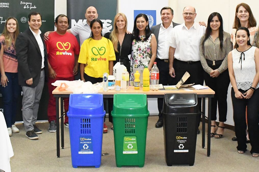 Mades relanzó la campaña con presencia del ministro Ariel Oviedo y Silvia Morimoto, representante residente de PNUD Paraguay. Foto: @mambiente_py.