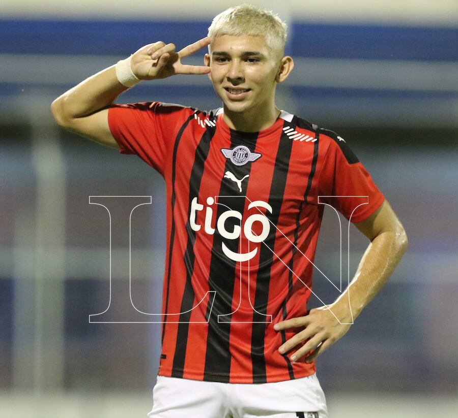 Julio Enciso, en un festejo que ya es clásico.FOTO:NÉSTOR SOTO