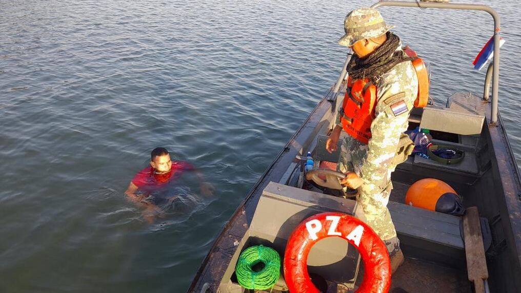 Personal de la Prefectura realizó la búsqueda del joven desaparecido en zona de Isla Bonita. Foto: @armada_py.