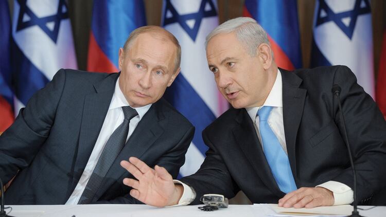 Existen grandes posibilidades de producir la vacuna rusa en Israel tras la conversación entre Putin y Netanyahu. Foto: AFP.