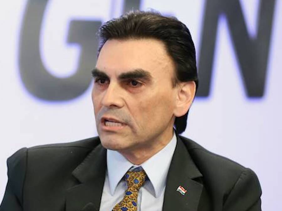 El ministro de Urbanismo, Vivienda y Hábitat (MUVH), Carlos Pereira abogó por la aprobación de la ampliación presupuestaria en Diputados. Foto: Archivo.