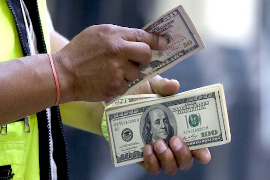 El dólar se mantuvo durante esta semana tras haber alcanzado su pico máximo en el mes anterior. Foto: Archivo.